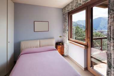 yatak odası ve Çift Kişilik Yatak ve dolap