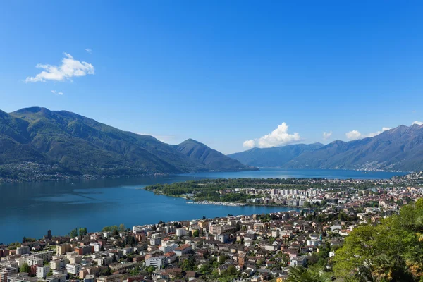 Lake Maggiore panoramik manzaralı — Stok fotoğraf