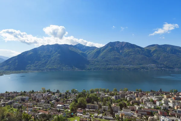 Lake Maggiore panoramik manzaralı — Stok fotoğraf