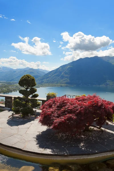 Ziergarten einer Villa — Stockfoto