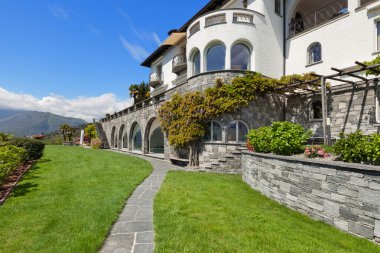 yeşil bahçe güzel villa