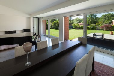 Piyano ile iç, yemek odası