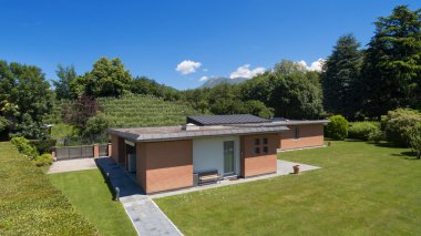 Modern tuğla ev, havadan görünümü