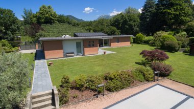 Modern tuğla ev, havadan görünümü