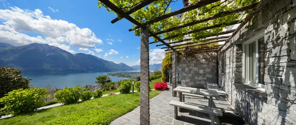 Garden with pergola — Stock Photo, Image