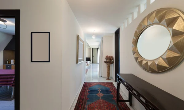 Corridoio di una casa moderna — Foto Stock