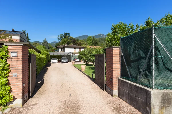 Cancello d'ingresso di una casa — Foto Stock