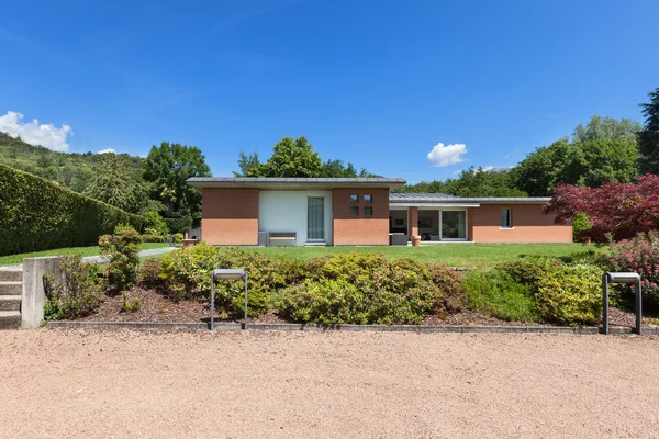 House with garden — Stock Photo, Image