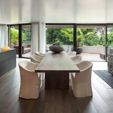 Modern yemek odası.