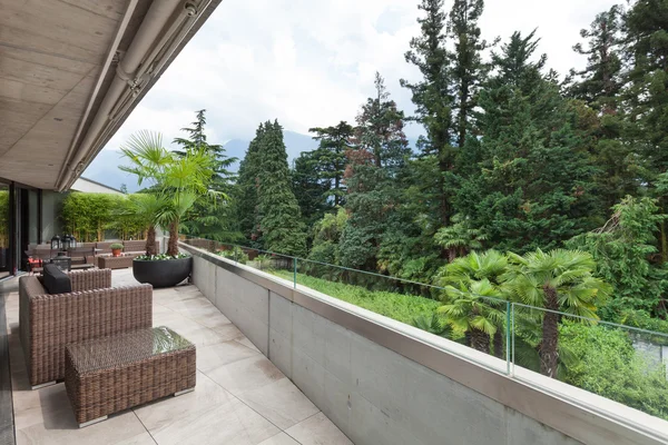 Blick auf einen modernen Balkon — Stockfoto