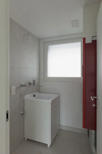 Сучасна ванна кімната будинку — стокове фото