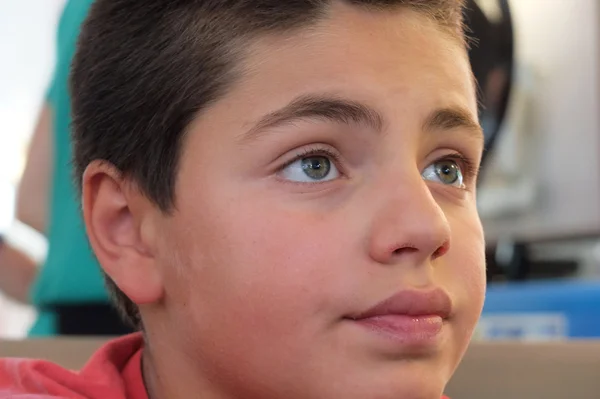 Young boy looking away — Stock Photo, Image