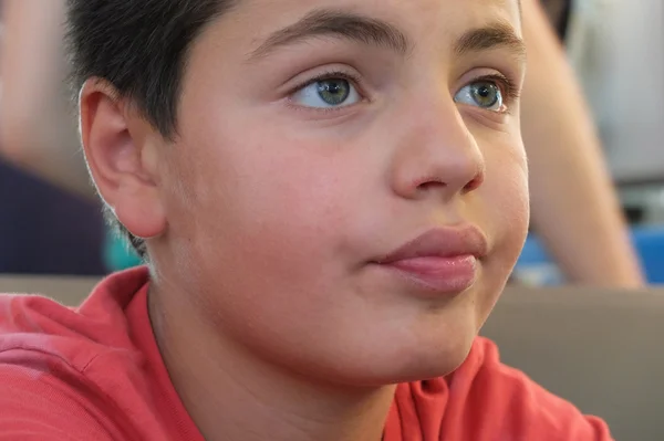 Young boy looking away — Stock Photo, Image