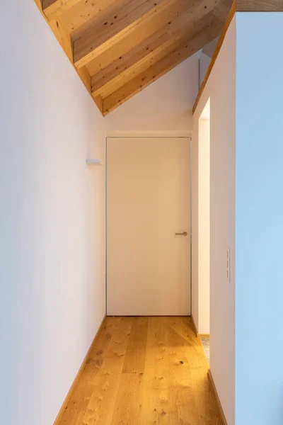 Modern Home Interior White Walls Hardwood Floors Front View Hallway — Stock Photo, Image