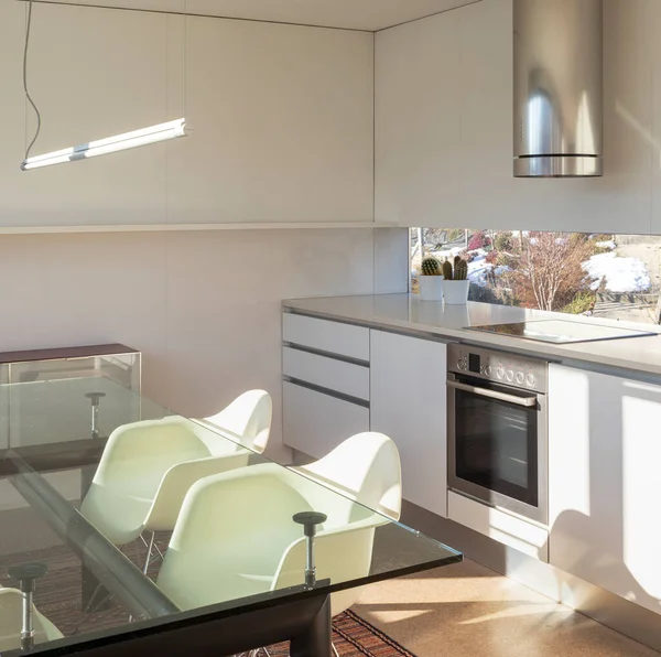 Detail Dapur Dengan Meja Kaca Ruang Makan — Stok Foto