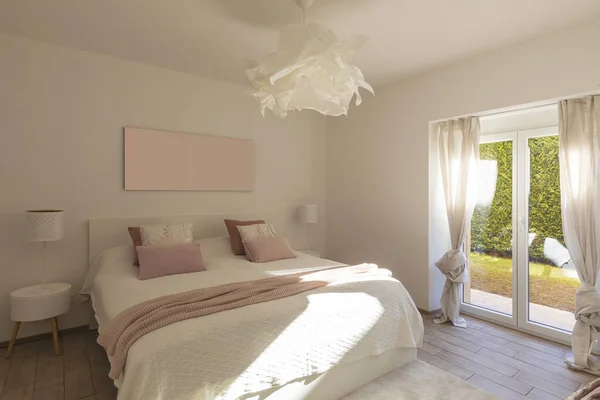Modernes Helles Und Luxuriöses Schlafzimmer Design Appartement Oben Frische Bettwäsche — Stockfoto