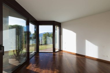 Boş modern dairenin içi.