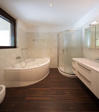 Boş modern dairenin içi.