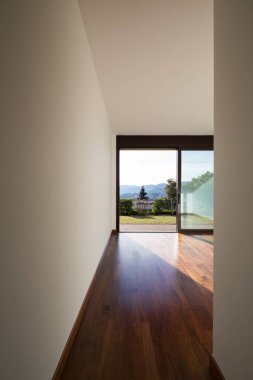 Boş modern dairenin içi.