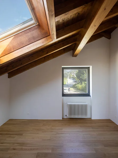 Vorderseite Leeres Zimmer Mit Großem Fenster Zur Natur Und Blauem — Stockfoto