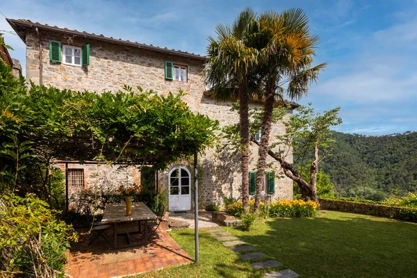 Typisch Italiaans Landhuis Van Toscane Exterieur Met Grote Tuin Stenen — Stockfoto