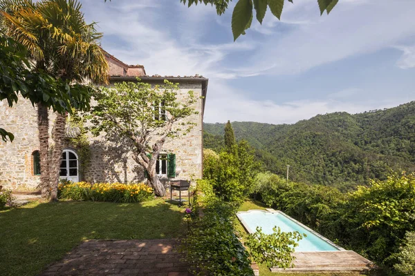 Bonita Quinta Italiana Toscana Rodeada Pela Natureza Com Grande Jardim — Fotografia de Stock