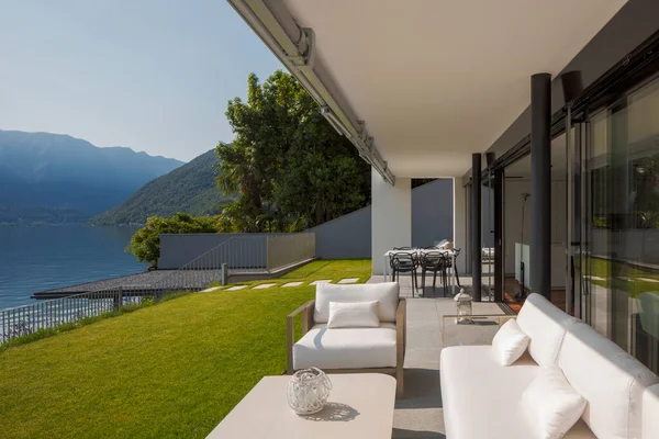 Terraza Privada Con Vistas Lago Ceresio Suiza Delante Hermoso Césped — Foto de Stock