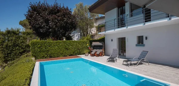 Moderna Casa Dos Pisos Con Gran Piscina Con Vistas Las — Foto de Stock