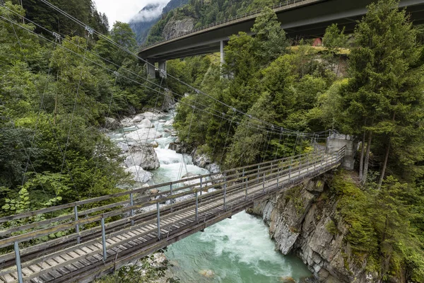 Hängbro Över Floden Reuss Med Forsar Vid Gurtnell Tysktalande Schweiz — Stockfoto