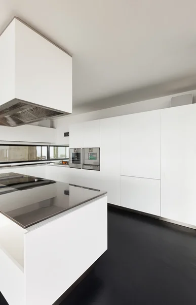 Moderní vila, kuchyně — Stock fotografie