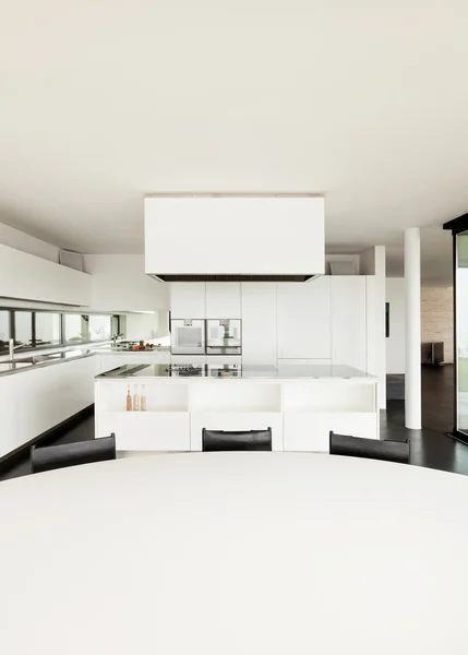 Moderní vila, kuchyně — Stock fotografie