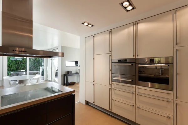 Modern house, domestic kitchen — Stock Photo, Image