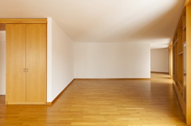 boş odada duvar dolabı