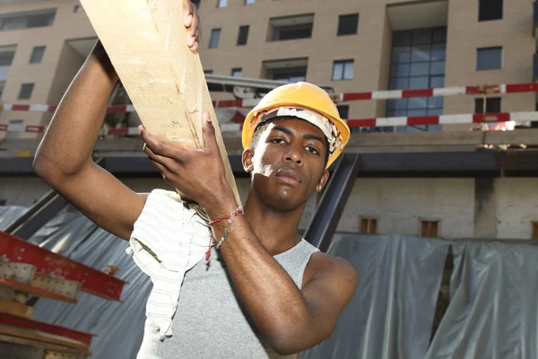 Homem trabalhando no canteiro de obras — Fotografia de Stock