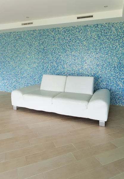 Witte lederen sofa — Stockfoto