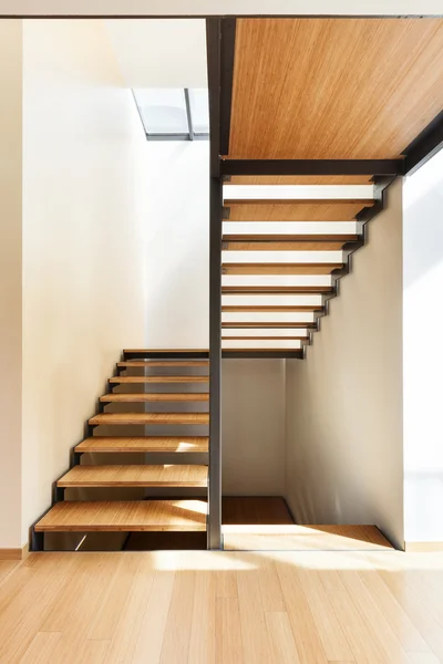 Escalera de una casa moderna — Foto de Stock