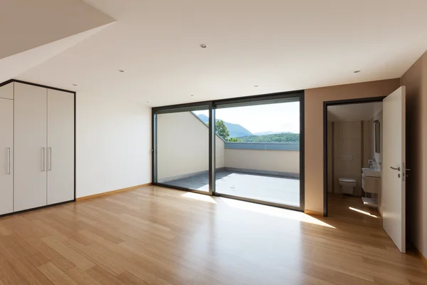 Maison, chambre avec salle de bain — Photo