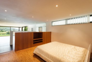 House, geniş yatak odası