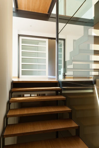 Escalera de un edificio moderno —  Fotos de Stock