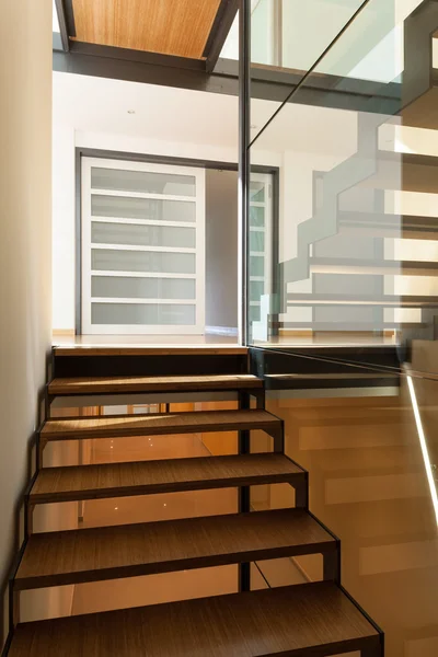 Modern bir binanın merdivenleri. — Stok fotoğraf