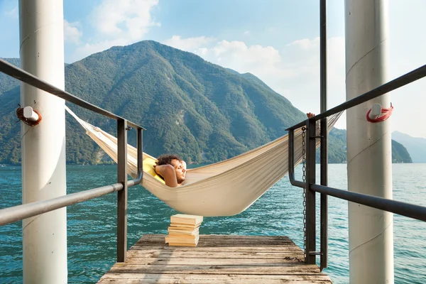 Young man on the dock of Lake — Stock Photo, Image