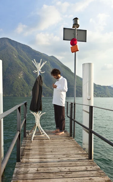 Young man on the dock of Lake — Stock Photo, Image