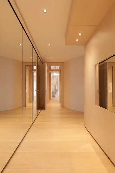 Nowoczesny, luksusowy apartament: korytarz — Zdjęcie stockowe