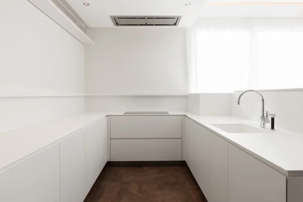 Weiße super minimalistische Küche — Stockfoto
