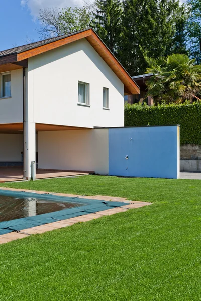 Beautiful family home — Stock Photo, Image