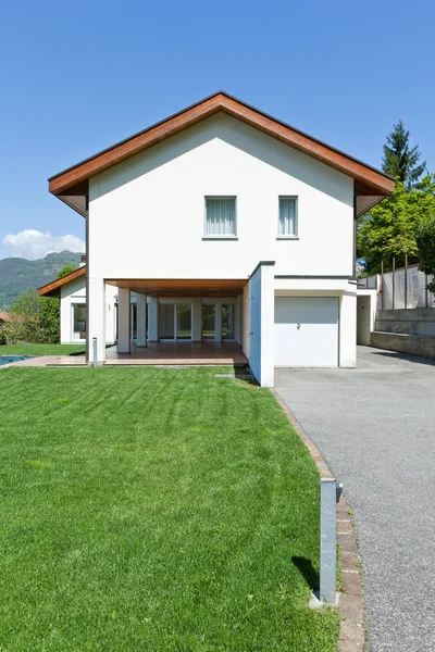 Schönes Einfamilienhaus — Stockfoto