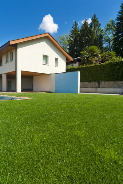 Schönes Einfamilienhaus — Stockfoto