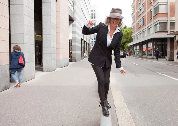 Woman in balance at the roadside — Stock Photo, Image