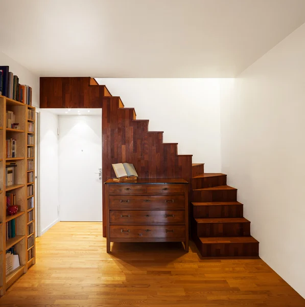 Lindo loft moderno, escadaria — Fotografia de Stock