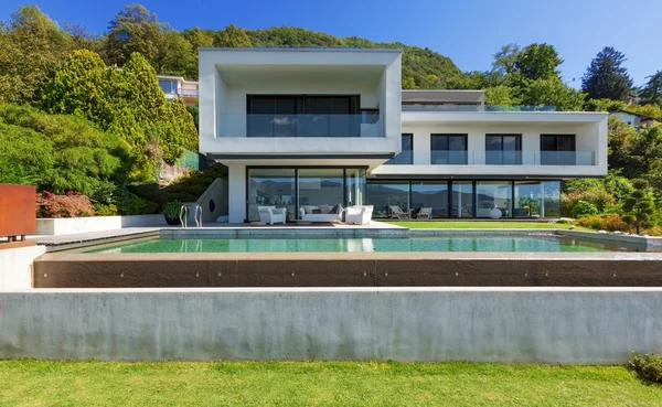 Luxury Villa with Pool — Stock Photo, Image